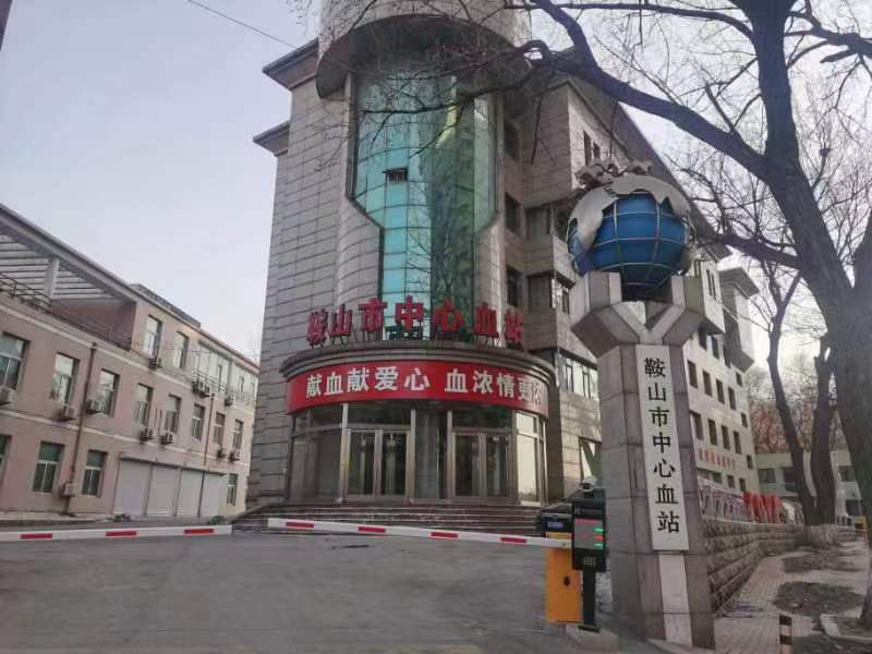开展红色纽带传递真情，爱心奉献美德传承